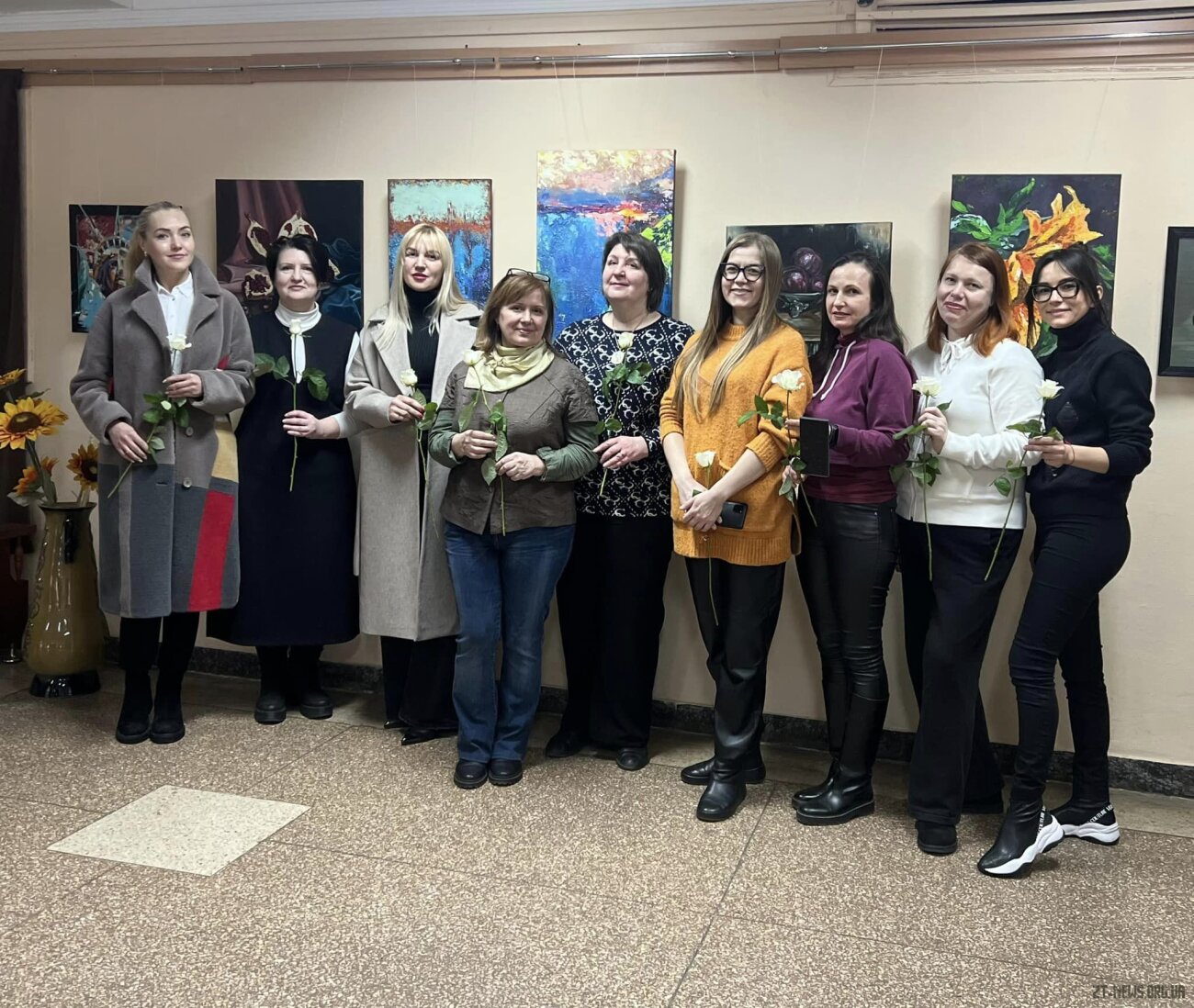У Житомирі відкрилась виставка картин «Мами малюють!»