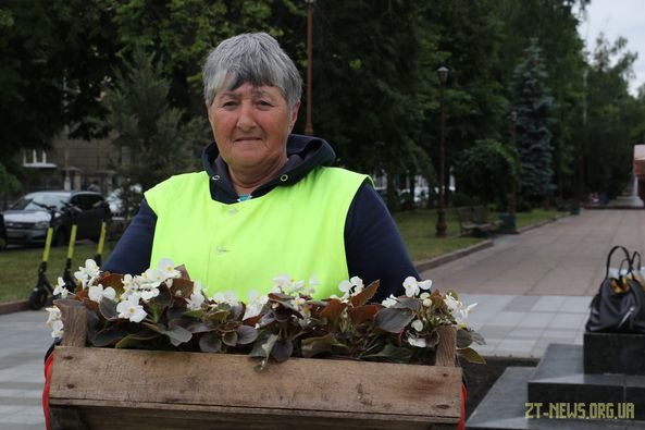 У Житомирі на бульварі та на вулиці Перемоги висадять понад 1 тис. кущів квітів
