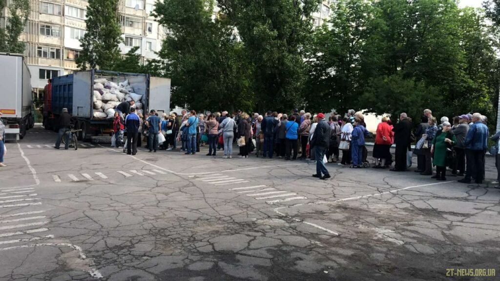 Постраждалі жителі Херсонщини отримали ще 80 тонн допомоги від Житомирщини