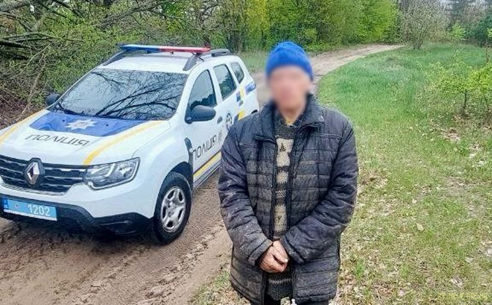 Ніч у лісі: на Чуднівщині поліцейський офіцер громади розшукав зниклого чоловіка